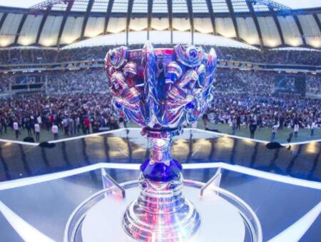 【赛后采访】久龙：我们现在全队都是RW侠的粉丝，RW侠必胜