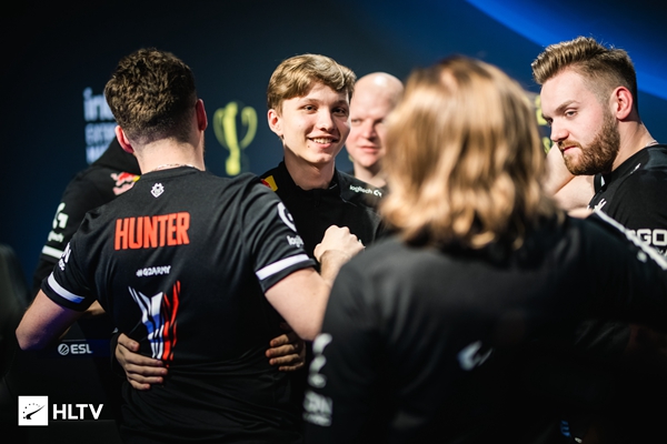 Dragon Ranger Gaming 和 EDward Gaming 领先他们的小组 - VCT 2025： 中国阶段 1